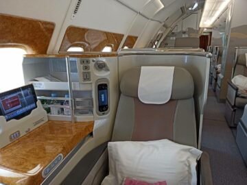 Emirates Business Class A380 Sitz Kopfstuetze