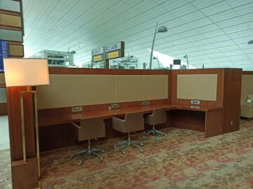 Emirates Business Class Lounge Dubai Concourse A Arbeitsbereiche