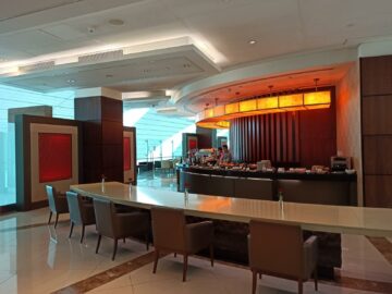 Emirates Business Class Lounge Dubai Concourse A Blick Auf Ein Buffet