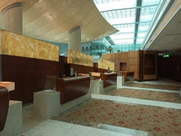 Emirates Business Class Lounge Dubai Concourse A Empfang