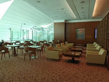 Emirates Business Class Lounge Dubai Concourse A Sitze In Reih Und Glied