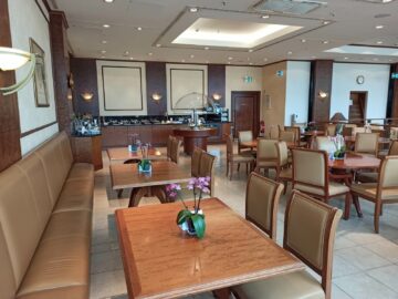 Emirates Lounge Frankfurt Essbereich