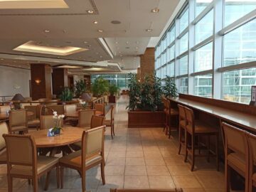 Emirates Lounge Frankfurt Hochtische