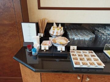 Emirates Lounge Frankfurt Speisen Broetchen