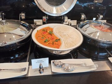 Emirates Lounge Frankfurt Warmes Essen Mint Raita