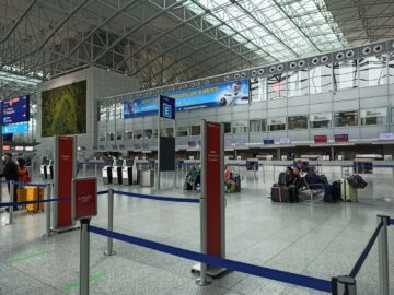 Frankfurt Flughafen Terminal 2 Emirates Check In Schlange