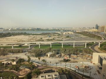 Grand Hyatt Dubai Zimmer Ausblick Flughafen