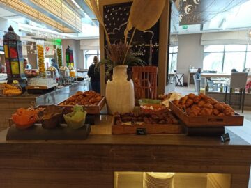 Hyatt Regency Dubai Creek Heights Fruehstueck Gebaeck