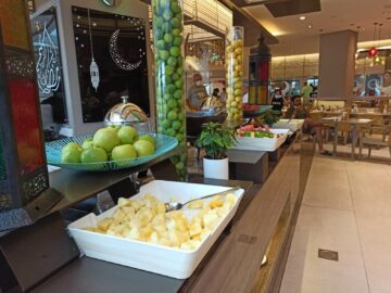 Hyatt Regency Dubai Creek Heights Fruehstueck Obst