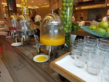 Hyatt Regency Dubai Creek Heights Fruehstueck Saft