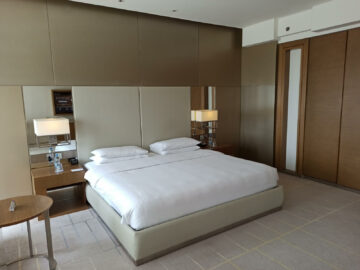 Hyatt Regency Dubai Creek Heights Zimmer Tv Zu Bett