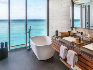 Alila Kothaifaru Maldives Overwater Vill Bad Copyright