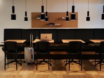 Swiss Arrival Lounge Zuerich Tisch Copyright