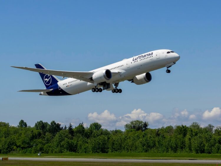 Lufthansa Boeing 787 9 Take Off Copyright