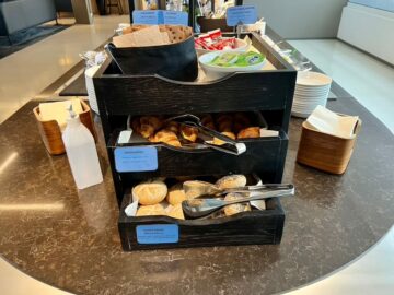 Bergen Lounge Buffet Brot
