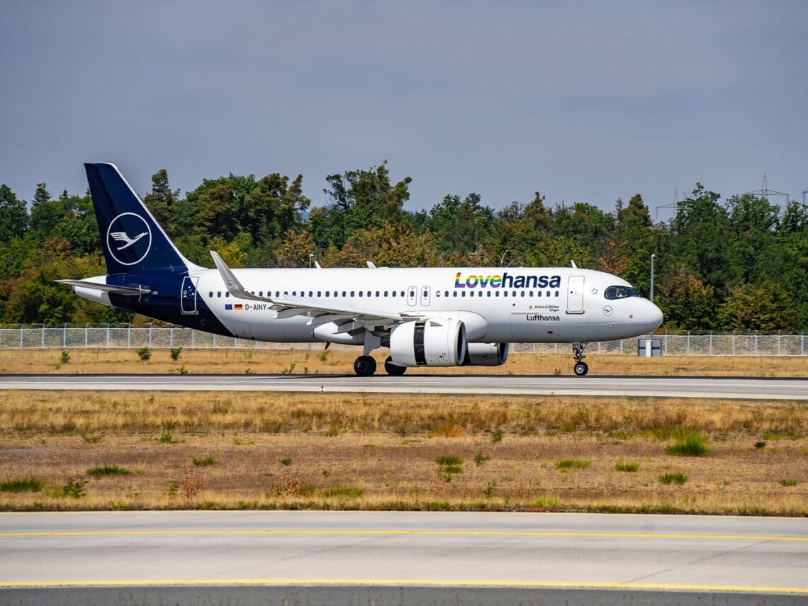 Flugzeug Lufthansa A320neo Lovehansa Frankfurt