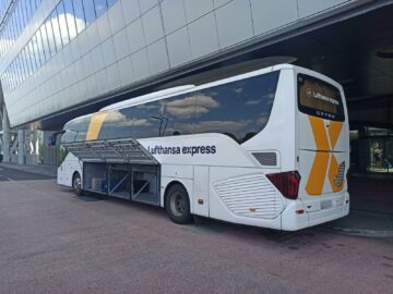 Lufthansa Express Bus Frankfurt Haltestelle Mit Eingang Squaire