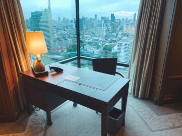 Peninsula Bangkok Schreibtisch 1