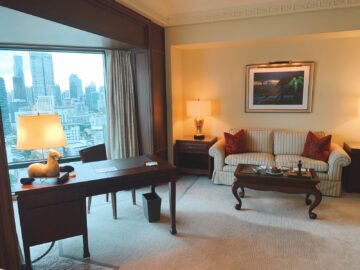 Peninsula Bangkok Wohnecke Schreibtisch 1