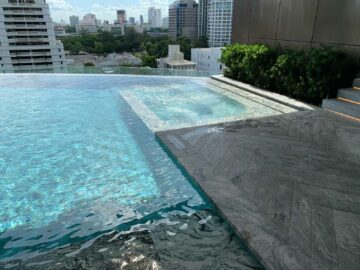 Sindhorn Kempinski Pool 1