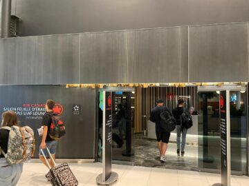 Air Canada Maple Leaf Lounge Montreal Eingang