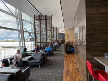 Air Canada Maple Leaf Lounge Montreal Fensterfront