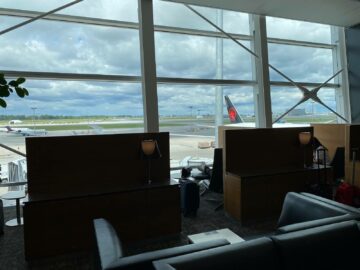 Air Canada Maple Leaf Lounge Montreal Liegesessel