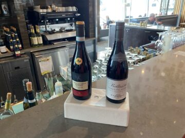 Air Canada Maple Leaf Lounge Montreal Rotwein