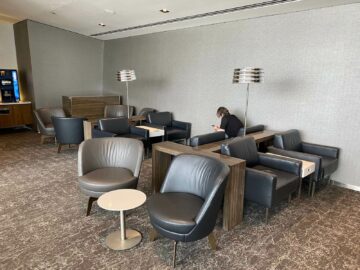 Air Canada Maple Leaf Lounge Montreal Sitzmoeglichkeitenb