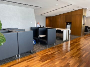 Air Canada Maple Leaf Lounge Montreal Sitzmoeglichkeitenc
