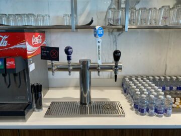 Air Canada Maple Leaf Lounge Montreal Zapfhahn