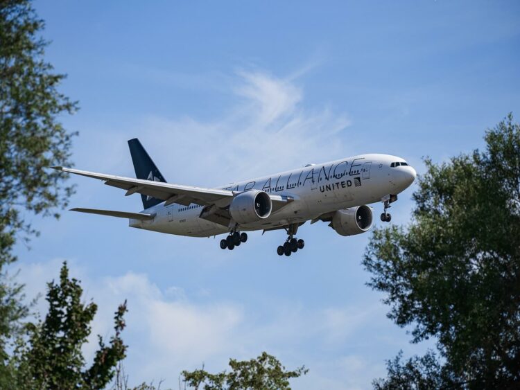 Flugzeug United Airlines B777 200 Star Alliance Livery