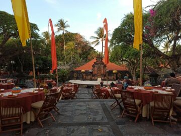 Grand Hyatt Bali Restauran Pasar Senggol Tische Blick Auf Buehne