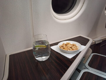 Srilankan Airlines Business Class Airbus A330 300 Begrueßungsgetraenk Nuesse