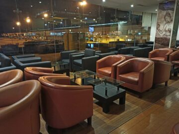 Srilankan Airlines Business Class Serendib Lounge Colombo Sitze An Fensterfront