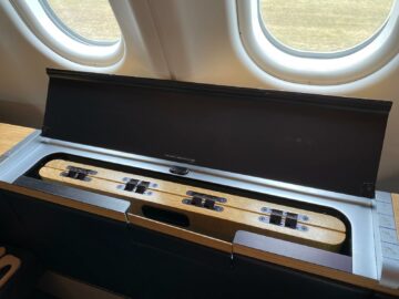 Swiss First Class Airbus A330 Tisch