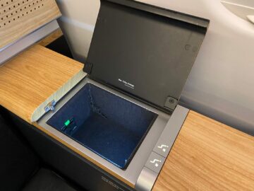 Swiss First Class Airbus A330 Weitere Steckdose