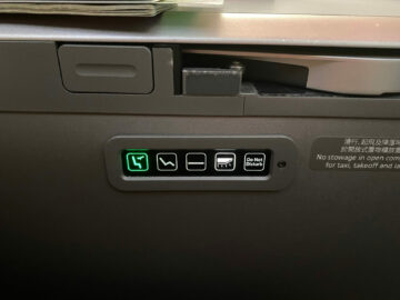 Eva Air Business Class B787 10 Knoepfe Liegen