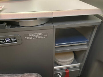 Eva Air Business Class B787 10 Staufaecher Links