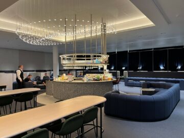 Finnair Business Lounge Helsinki Non Schengen Bar 2