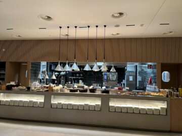 Finnair Business Lounge Helsinki Non Schengen Buffet 1