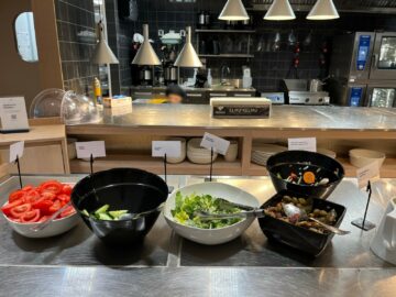 Finnair Business Lounge Helsinki Non Schengen Buffet 2
