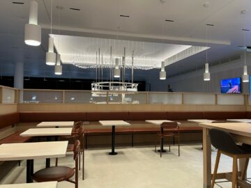 Finnair Business Lounge Helsinki Non Schengen Buffet Sitzgelegenheiten