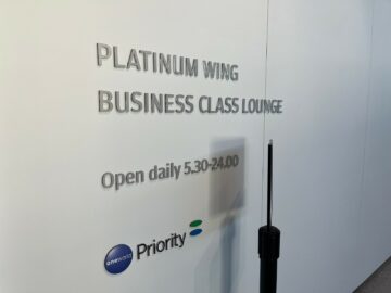Finnair Business Lounge Helsinki Non Schengen Eingang Logo 2