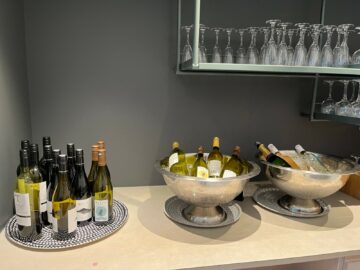 Finnair Business Lounge Helsinki Non Schengen Wein