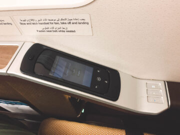 Oman Air Business Class A330 200 Bedienelemente Handheld 1