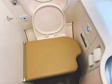 Oman Air Business Class A330 200 Wc 2