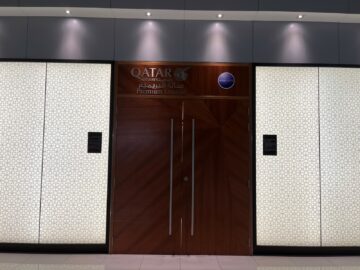 Qatar Airways Premium Lounge Bangkok Eingang Tuer