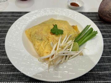 Qatar Airways Premium Lounge Bangkok Pad Thai