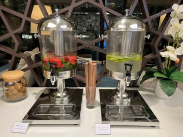 Qatar Airways Premium Lounge Bangkok Wasser